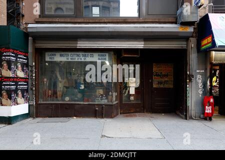 Master Cutting Table, 50 W 27th St, New York, NYC storefront photo of a textile machinery supply store in Manhattan Stock Photo