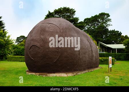 Built in 1977 by local potato grower, Jim Mauger, the Big Potato, located right in the heart of Robertson on the Illawarra Highway, Stock Photo