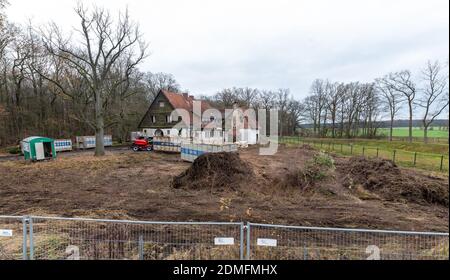 Rettmer, Germany. 15th Dec, 2020. The Möllering villa is being gutted. The building was once a listed building. In May 1945, the British negotiated the surrender of Hamburg with a delegation of the Wehrmacht in the Möllering Villa. Credit: Philipp Schulze/dpa/Alamy Live News Stock Photo
