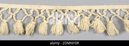 Fringe, Medium: cotton, White bedspread fringe made from groups of warp threads crossed obliquely and knotted to form diamond shapes. Tassel at the bottom of each diamond., USA, early 19th century, trimmings, Fringe Stock Photo