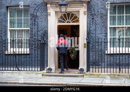 DPD delivery at 10 downing street at Christmas, westminster, london, uk