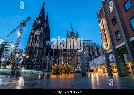 First day of the Christmas Lockdown in the Corona Crisis, empty Roncalliplatz at Cologne Cathedral, usually the big Christmas market takes place here Stock Photo