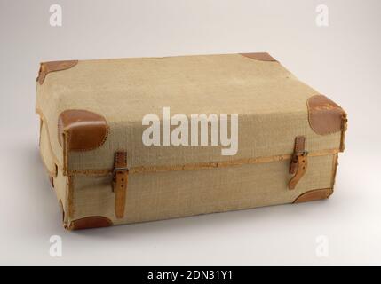 Cutlery case cover, linen, leather, metal, Fitted cover with leather bound edges and corners, two buckles and straps., Paris, France, ca. 1890, containers, Decorative Arts, Cutlery case cover Stock Photo