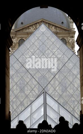 France, Paris. Louvre Museum. Architectural detail of the Louvre Pyramid from the underground lobby. It was designed by Ieoh Ming Pei (1917-2019). Inaugurated on March 29, 1989. Stock Photo