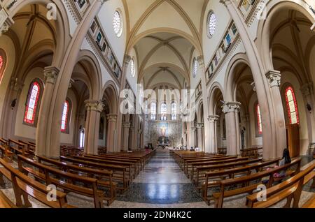 View of the interior of the church of the Sacred Heart of Jesus in Pescara Stock Photo