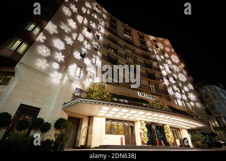 London, UK. - 17 Dec 2020: The Dorchester Hotel on Park Lane, projected with festive lights for the Christmas 2020 season. Stock Photo