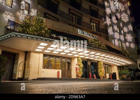 London, UK. - 17 Dec 2020: The Dorchester Hotel on Park Lane, projected with festive lights for the Christmas 2020 season. Stock Photo