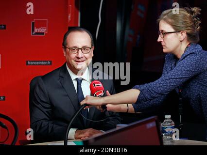 French President Francois Hollande prepares to answer reporters during a live interview on Patrick Cohen's '7/9' broadcast at France Inter radio station, in Paris, France on Monday January 5, 2015. Photo Pool by Remy de la Mauviniere/ABACAPRESS.COM Stock Photo