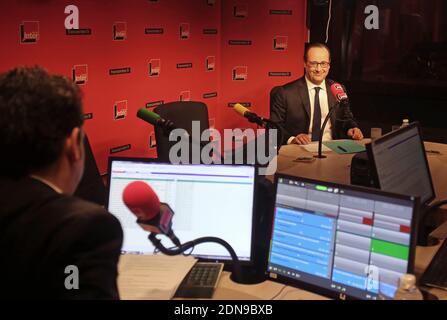 French President Francois Hollande prepares to answer reporters during a live interview on Patrick Cohen's '7/9' broadcast at France Inter radio station, in Paris, France on Monday January 5, 2015. Photo Pool by Remy de la Mauviniere/ABACAPRESS.COM Stock Photo