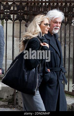 Erkaklar hojatxonasida pissing