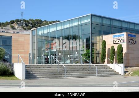 The Modern Cultural Centre & Library, or Jean-Claude Izzo Mediatèque, named after local author Izzo, Chateauneuf-les-Martiques Provence France Stock Photo