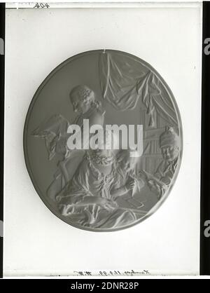 Wilhelm Weimar, medallion (badge) with the group portrait of the family of the manufactory director Johann Georg Grieninger, glass negative, black and white negative process, total: height: 23.8 cm; width: 17.8 cm, numbered: top left: in black ink: 404 and Hamburg, 11.9.99. W. W, arts and crafts, arts and crafts, industrial design, family life, standing figure, newspaper, sitting figure, child, old man, medallion (ornament), group portrait, craftsman, artist and his family Stock Photo