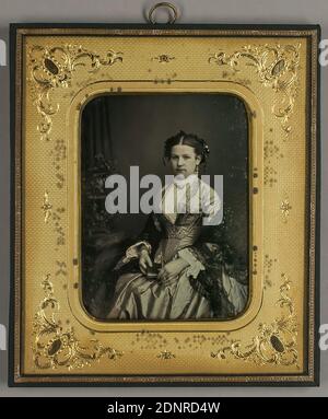 Carl Ferdinand Stelzner, portrait of a woman, daguerreotype, picture size : height: 9,60 cm; width: 7,20 cm, label: verso o. middle: typographically printed: DAGUERREOTYP, by, Stelzner, portrait painter, Jungfernstieg No. 11, Hamburg, silver mark: recto u. on the plate: MÜLLER & Co. BERLIN, portrait photography, half-length portrait, historical person, woman, sitting figure Stock Photo