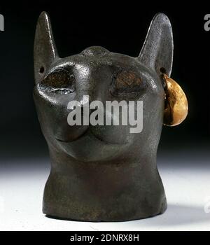 Cat head as head of the goddess Bastet, Bronze, Cast, Bronze, Total: Height: 9.7 cm; Width: 6.4 cm; Depth: 10 cm, Small sculptures/small sculptures, Three-dimensional sculptures, Cat, Egyptian goddesses, demi-goddesses, heroines, Antiquity, The stylized cat head of grey-green patinated bronze with malachite snout is a symbol of the goddess Bastet. The raised ears with a vertical central groove have a pierced hole at the lower end for the insertion of earrings (the pendant Inv. 1924.169 is not included). A scarab in relief is placed in the middle of the forehead. Stock Photo