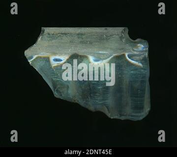 Fragment of a ribbed bowl, glass, pressed, blown into shape, Total: Height: 3.2 cm; Width: 4.3 cm; Depth: 0.7 cm (max. depth), drinking and barware, Early Imperial Period, Roman Antiquity, The curvature of the glass fragment and the four ribs preserved in rudimentary form allow the assignment to a ribbed bowl. The glass is transparent with a blue-greenish shimmer. Due to the elaborate manufacturing process and its fragility, glass was considered one of the luxury items of antiquity Stock Photo