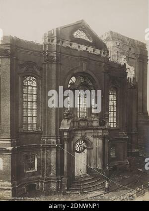 Georg Koppmann, Ruins of St. Michael's Church, main portal from the St. Michaelis Memorial Folder, Staatliche Landesbildstelle Hamburg, collection on the history of photography, silver gelatin paper, black and white positive process, image size: height: 24.2 cm; width: 18 cm, inscribed: recto u.: einbelichtet: G. KOPPMANN & Co. Hamburg 1906. ruin of the Michaeliskirche main portal, architectural photography, reporting photography, ruin church, monastery, exterior construction of a church, portal (church construction), hist. Stock Photo