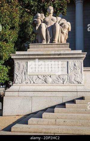 Heritage Statue, National Archives, Washington DC, USA. Sculptor James Earle Fraser. Stock Photo
