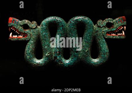 Pectoral, in the form of a double-headed serpent. Made of cedro wood and covered with mosaic made of turquoise and red thorny oyster shell. The teeth in the two open mouths are made from conch shell. Period Aztec /Mixtec. 1400-1521. Mexico. British Museum. London, England, United Kingdom. Stock Photo