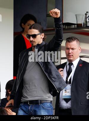 PSG players Jean-Christophe Bahebeck, Thiago Silva and Zlatan Ibrahimovic support their team playing against Lille during French First League soccer match, at Parc des Princes stadium in Paris, France on April 25, 2015. Photo by Christian Liewig/ABACAPRESS.COM Stock Photo