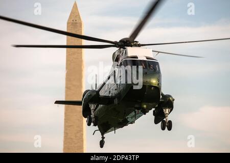 Marine One ferries US President Barack Obama back to the White House from New London, Connecticut, where Obama delivered the keynote address at the United States Coast Guard Academy Commencement Exercises, in Washington DC, USA, 20 May 2015. Photo by Jim Lo Scalzo/Pool/ABACAPRESS.COM Stock Photo