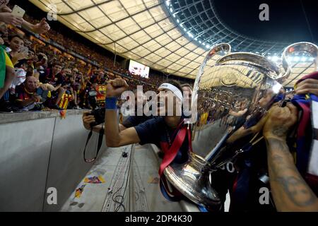 FC Barcelona´s Neymar jr dedicating the trophy to the Barcelona fans - UEFA Champions League Final at Olympiastadion in Berlin, Germany, June 6, 2015. Barcelona defeated Juventus 3-1 and won its fifth title. Photo by Giuliano Bevilacqua/ABACAPRESS.COM Stock Photo