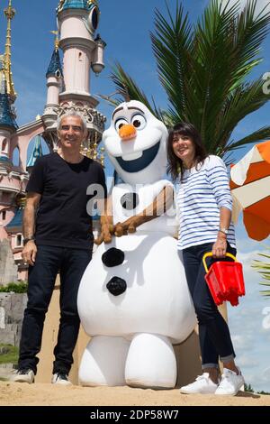 RAYMOND DOMENECH, ESTELLE DENIS - EVENEMENT 'FETE GIVREE' A DISNEYLAND PARIS # LA REINE DES NEIGES Photo by Nasser Berzane/ABACAPRESS.COM Stock Photo