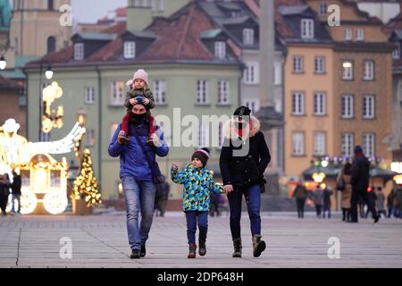 Warsaw, Poland. 18th Dec, 2020. People walk on the street in Warsaw, Poland, Dec. 18, 2020. Poland confirmed on Friday 11,013 new COVID-19 cases, bringing the country's total caseload to 1,182,864, according to the country's health ministry. The ministry also reported 426 new deaths from the virus, raising the national death toll to 24,771. The Polish government announced on Thursday a nationwide lockdown from Dec. 28 to Jan. 17 in an effort to contain the COVID-19 epidemic. Credit: Jaap Arriens/Xinhua/Alamy Live News Stock Photo