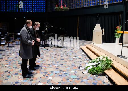 Berlin, Germany. 19th Dec, 2020. Michael Müller (SPD, l), governing mayor of Berlin, and Reinhard Naumann (SPD), district mayor of Charlottenburg-Wilmersdorf, stand in front of a memorial wreath at the Kaiser Wilhelm Memorial Church before the start of a memorial service on the fourth anniversary of the Islamist attack on the Breitscheidplatz Christmas market. Credit: Christoph Soeder/dpa/Alamy Live News Stock Photo