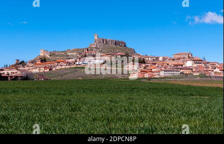 Castillo e iglesias de Atienza. Guadalajara. Castilla la Mancha. España. Stock Photo