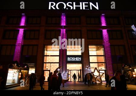 Buyers visit the Roshen candy store located on the territory of the chocolate factory of the same name. Factory decorated with Christmas illuminations Stock Photo