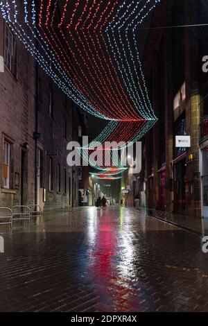 Edinburgh, Scotland, UK. 19 December 2020.  Views of streets and shops in Edinburgh City Centre on evening that Scottish Government announced the highest level 4 lockdown will be enforced from Boxing Day in Scotland.  Pic; Normally busy with nightlife, Rose Street pubs are closed and street deserted. Iain Masterton/Alamy Live News