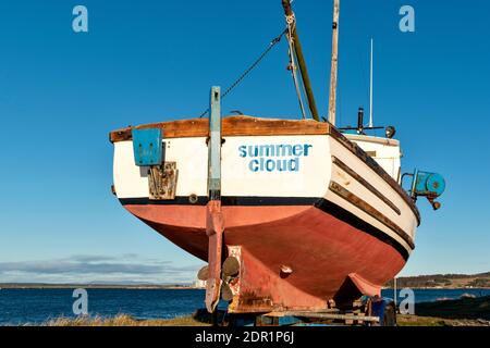 CROMARTY BLACK ISLE PENINSULAR SCOTLAND FISHING BOAT THE SUMMER CLOUD ON DRY LAND NEAR TO THE HARBOUR Stock Photo
