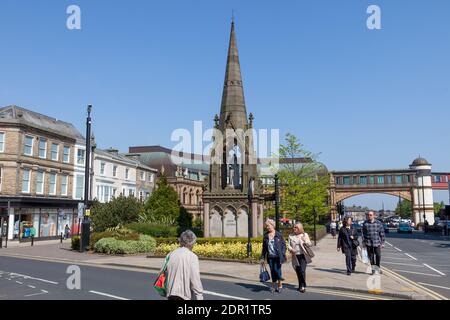 View towards the Jubilee Memorial, a statue of Queen Victoria at Station Square, Harrogate, North Yorkshire Stock Photo