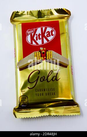 Nestle Kit Kat Gold Caramel Stock Photo - Alamy