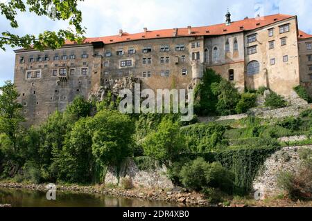 Krumlov's historic castle rises steeply on the banks of the Vltava River Stock Photo