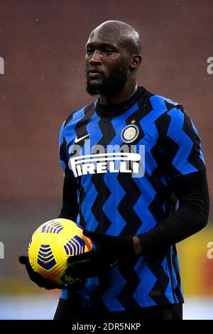 Milan, Italy. 20th Dec, 2020. MILAN, ITALY - December 20, 2020: Romelu Lukaku of FC Internazionale holds the ball during the Serie A football match between FC Internazionale and Spezia Calcio. FC Internazionale won 2-1 over Spezia Calcio. (Photo by Nicolò Campo/Sipa USA) Credit: Sipa USA/Alamy Live News Stock Photo