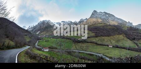 The town of Tuiza, the highest in the Las Ubiñas-La Mesa Natural Park. This town is surrounded by huge peaks that are difficult to climb. Stock Photo