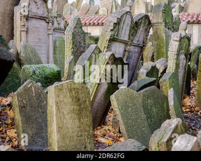 The Old Jewish Cemetery in the Josefov, the Jewish Quarter of Prague Stock Photo