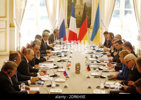 (Left) Russian Minister of Foreign Affairs Sergey Lavrov, Russian President Vladimir Putin, French President Francois Hollande, French Minister of Foreign Affairs Laurent Fabius, (right) German Chancellor Angela Merkel, Ukrainian President Petro Poroshenko and Ukrainian Minister of Foreign Affairs Pavlo Klimkin during a Normandy Format Meeting to assess the progress made in the Minsk peace agreement, at the Elysee Palace in Paris, France on October 2, 2015. The Normandy Quartet Format on the situation in the East of Ukraine includes France, Germany, Russia and Ukraine. It was held for the firs Stock Photo