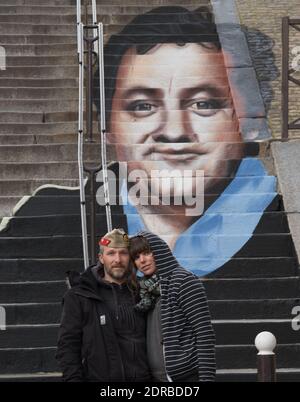 Deux artistes de street art, Zag et Sia réalisent une fresque par anamorphose représentant Coluche sur un escalier prés de la rue Gazan dans le 14eme arrondissement de Paris ou le comique a vécu pendant une douzaine d?années. Le projet veut rappeler qu?il y a 30 ans les Restos du C?ur servaient leurs premiers repas. La police, prévenue par des riverains est venue verifier la légalité du projet ( validé par par le maire d'arrondissement). Paris, France le 31 décembre 2015. Photo by Christophe Geyres/ABACAPRESS.COM Stock Photo