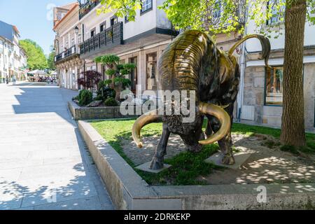 PONTE DE LIMA, PORTUGAL - Jun 07, 2019: A superb cool and nice wide shot of a bull bronze statue in a garden in Ponte de Lima, Portugal Stock Photo