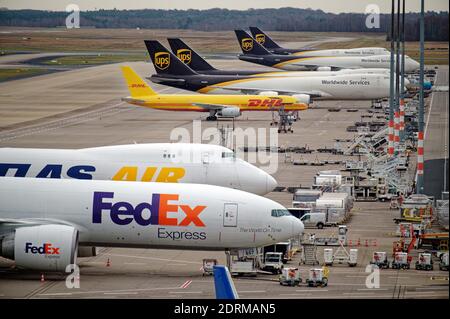 Cologne, Germany. 21st Dec, 2020. The airfreight terminal at Cologne/Bonn Airport is very busy. Credit: Henning Kaiser/dpa/Alamy Live News Stock Photo