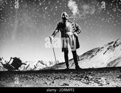 MÜNCHHAUSEN 1943 Universum Film production with Hans Albert as the Baron, here standing on the moon. Stock Photo