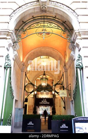 London, UK. 06th Sep, 2019. One of the three entrances to the former Royal Commodity Exchange, Royal Exchange. Since the courtyard was rebuilt 20 years ago, it has housed a stylish shopping centre with luxury shops, cafes and restaurants. Credit: Waltraud Grubitzsch/dpa-Zentralbild/ZB/dpa/Alamy Live News Stock Photo