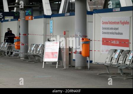 Cologne, Germany. 21st Dec, 2020. Only a few travellers have themselves tested for the coronavirus at the test centre of Cologne/Bonn Airport. Credit: Henning Kaiser/dpa/Alamy Live News Stock Photo