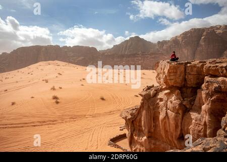Turist in Wadi Rum Desert, Jordan, feb 2020, few weeks before the global lockdown due to the pandemic Stock Photo