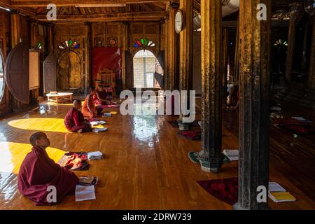 Young Buddhist monks during the lesson at Shwe Yaunghwe Kyaung monastery in Nyaungshwe. Myanmar (Burma) 2019 Stock Photo