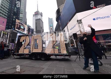 New York, USA. 21st Dec, 2020. Members of the Times Square alliance light the New Year's Eve 2021 numerals in Times Square, New York, NY, December 21, 2020. New York City announced that the annual tradition of hosting hundreds of thousands of people in Times Square on New Year's Eve will not take place due to COVID-19 and the continued surge in cases, hospitalizations and deaths. (Photo by Anthony Behar/Sipa USA) Credit: Sipa USA/Alamy Live News Stock Photo