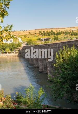 Diyarbakir, Turkey- September 17 2020: View of the Ten Eyed Bridge (On Gozlu Kopru in Turkish), historical bridge on Tigris River. Stock Photo