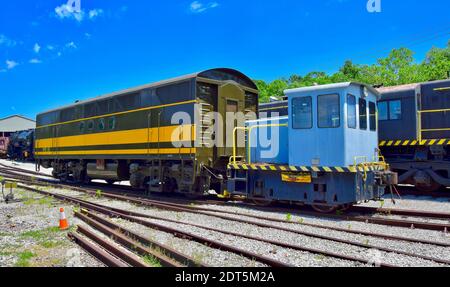 EMD diesel demonstrator locomotive #103-B with a small electric switching locomotive at the National Museum of Transportation Stock Photo